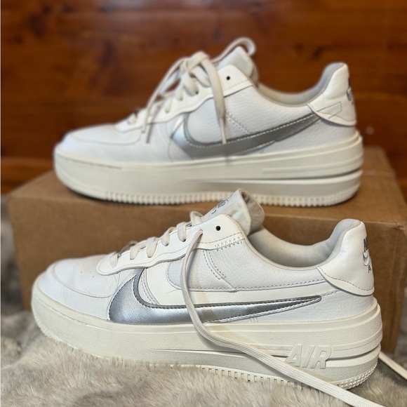 Nike Women's Platform Shoes in White and Silver - Picture 2 of 10